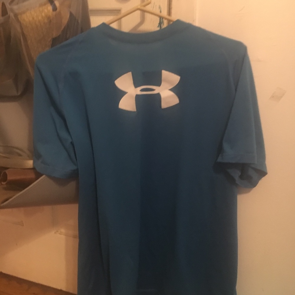 Mens under armour dri fit tshirt.